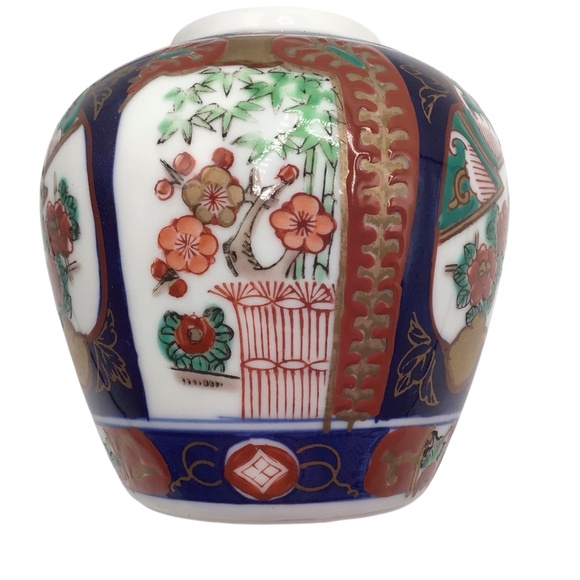 Small Vintage Imari Vase: Hand-Painted Japanese Porcelain, Floral Design - Picture 9 of 15